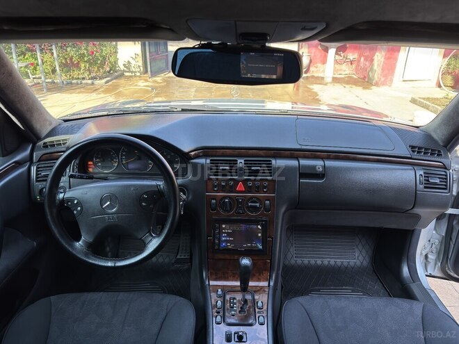 Mercedes E 220-7