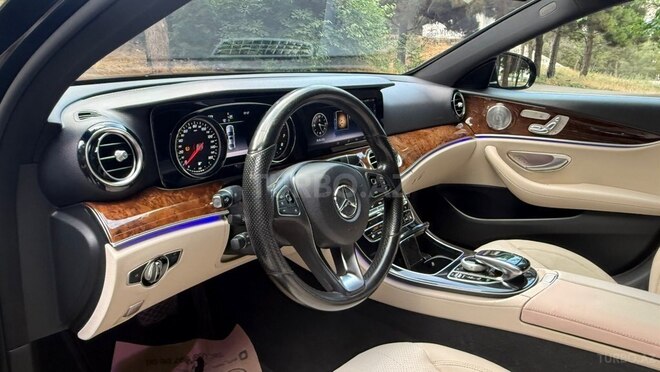 Mercedes E 300-8