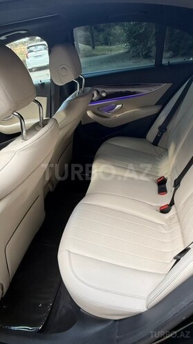 Mercedes E 300-7