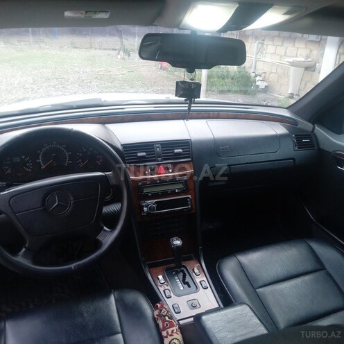 Mercedes C 220-12