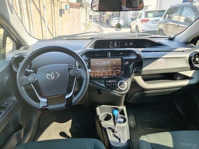 Toyota Aqua-9