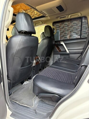 Toyota Land Cruiser Prado-8