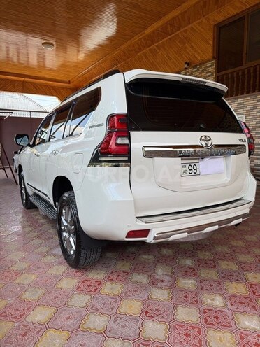 Toyota Land Cruiser Prado-4