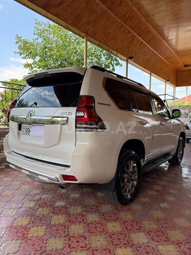 Toyota Land Cruiser Prado-3