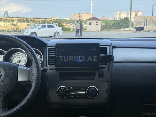 Nissan Tiida-13