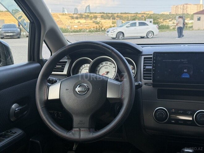 Nissan Tiida-12