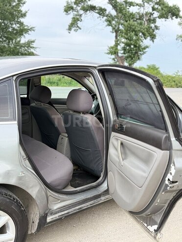 Volkswagen Passat-11