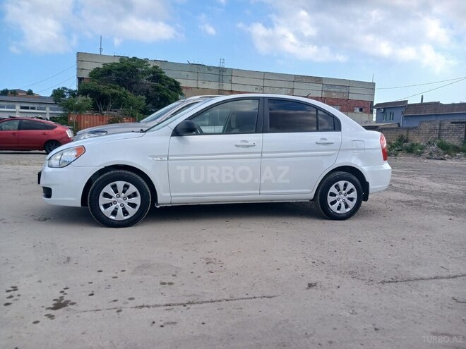 Hyundai Accent-5