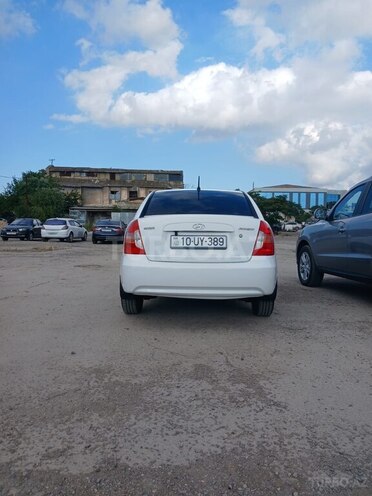 Hyundai Accent-4