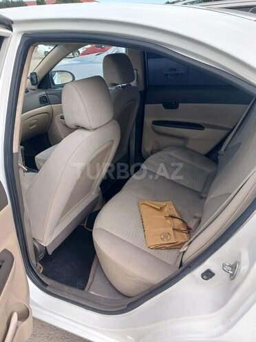 Hyundai Accent-8