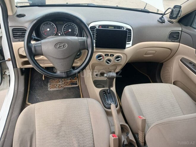 Hyundai Accent-6