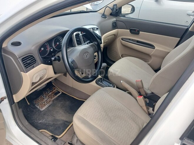 Hyundai Accent-7