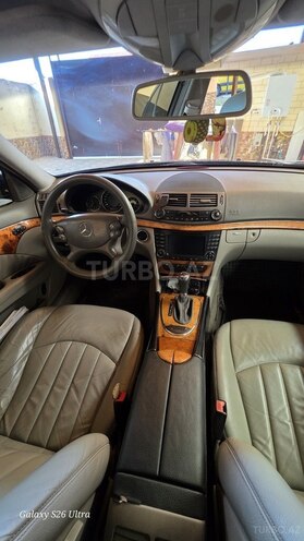 Mercedes E 280-8