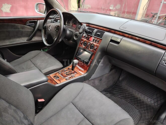 Mercedes E 220-8
