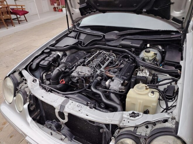 Mercedes E 220-13