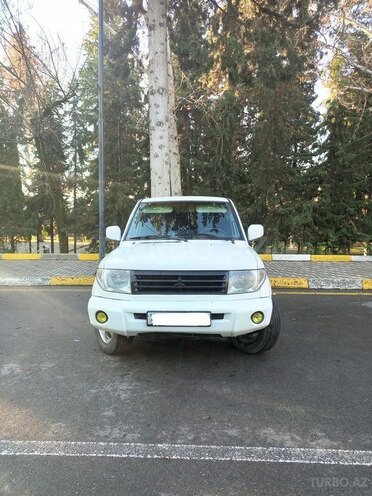 Mitsubishi Pajero io-1