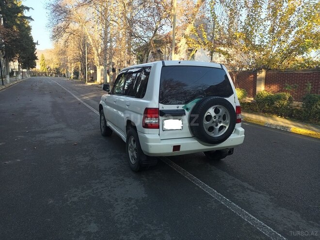 Mitsubishi Pajero io-3