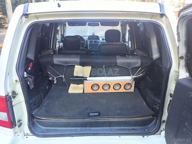 Mitsubishi Pajero io-7