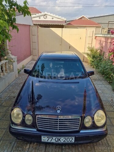 Mercedes E 240-1