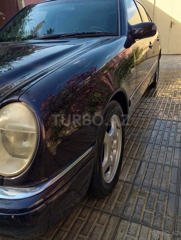 Mercedes E 240-2