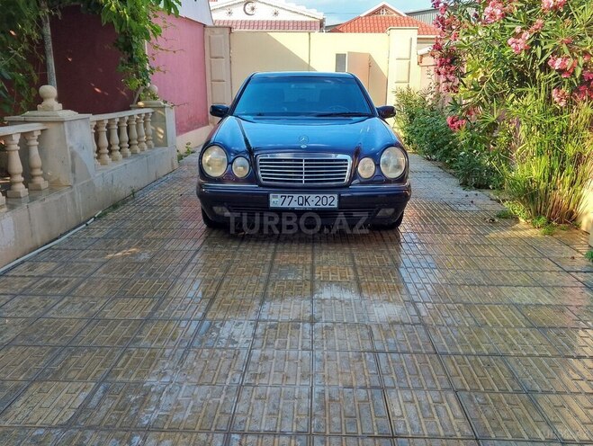 Mercedes E 240-6