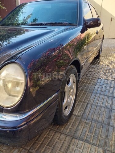 Mercedes E 240-3
