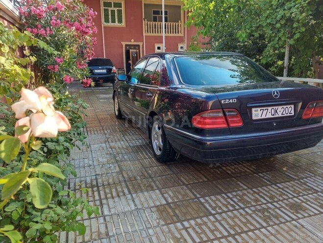Mercedes E 240-9