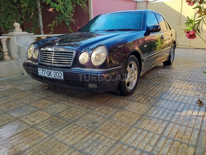 Mercedes E 240-8