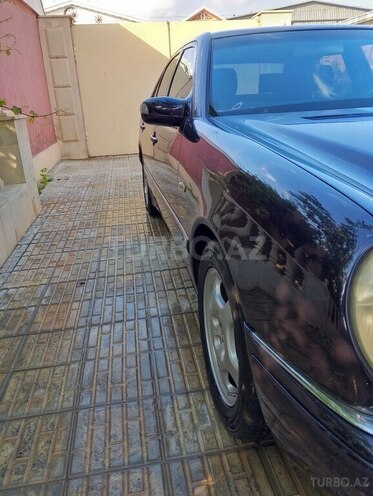 Mercedes E 240-11