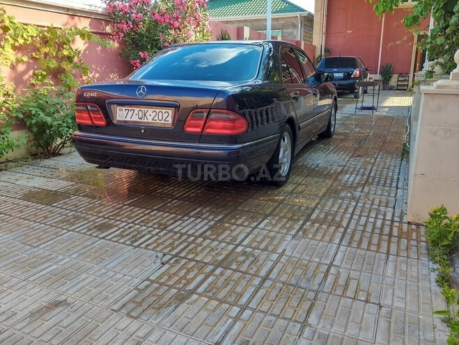 Mercedes E 240-10