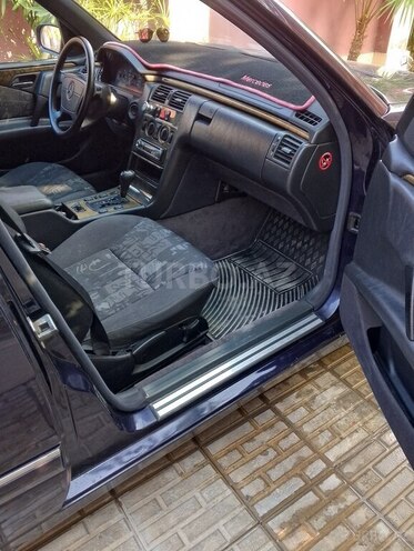 Mercedes E 240-12
