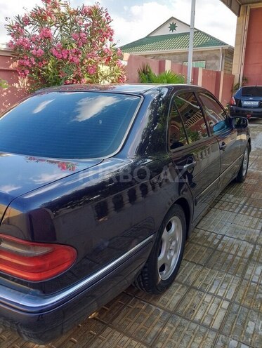 Mercedes E 240-14