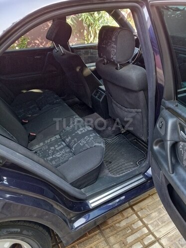 Mercedes E 240-13