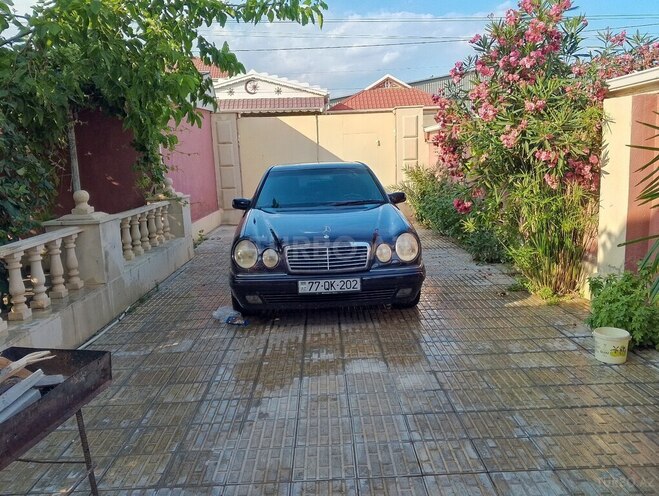 Mercedes E 240-18