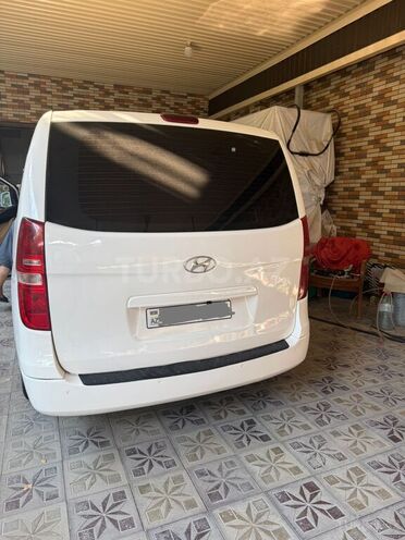 Hyundai H-1-2