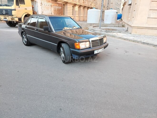 Mercedes 190-2