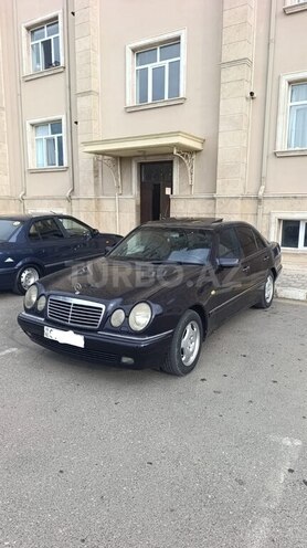 Mercedes E 300-1