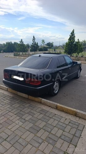 Mercedes E 300-2