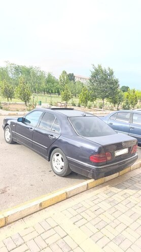 Mercedes E 300-3