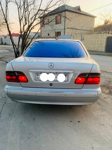 Mercedes E 270-2