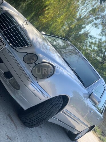 Mercedes E 270-4