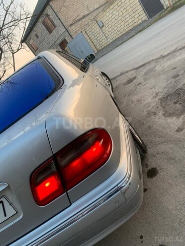 Mercedes E 270-6
