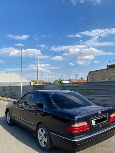 Mercedes E 240-4