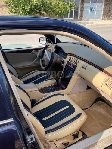 Mercedes E 240-9