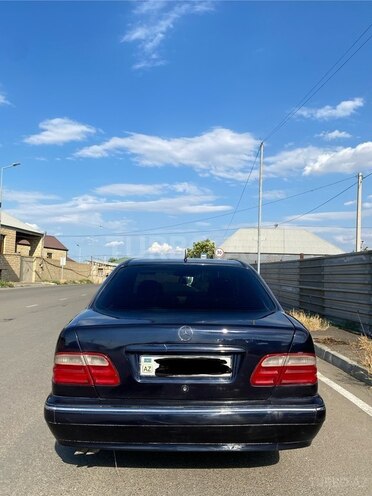 Mercedes E 240-6