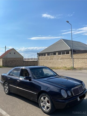 Mercedes E 240-3