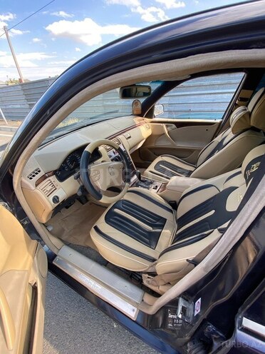 Mercedes E 240-8