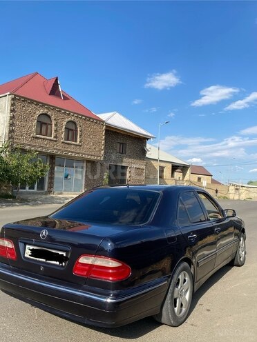Mercedes E 240-5