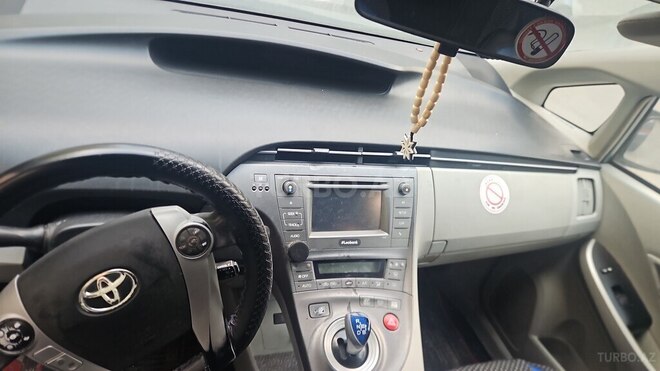 Toyota Prius-5