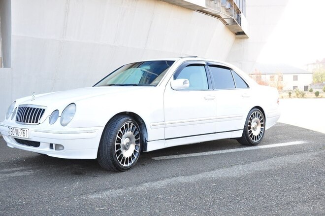 Mercedes E 240-2